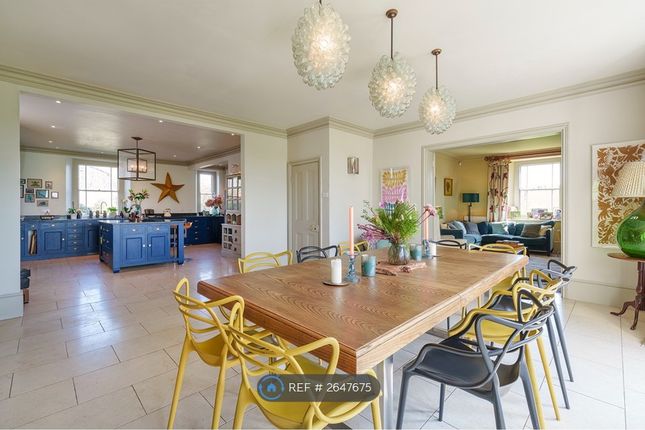 Kitchen And Dinning Area
