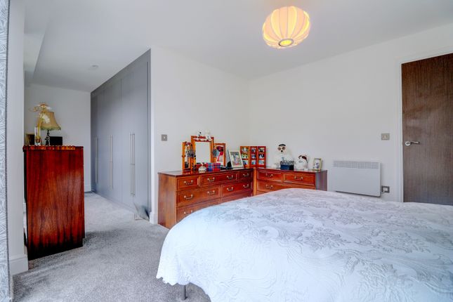 Flat for sale in Wycombe Road, High Wycombe, Buckinghamshire