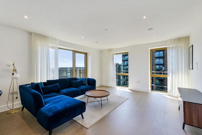 Flat for sale in Lily House, Brentford