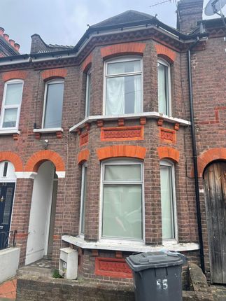 Thumbnail Semi-detached house to rent in Lyndhurst Road, Luton