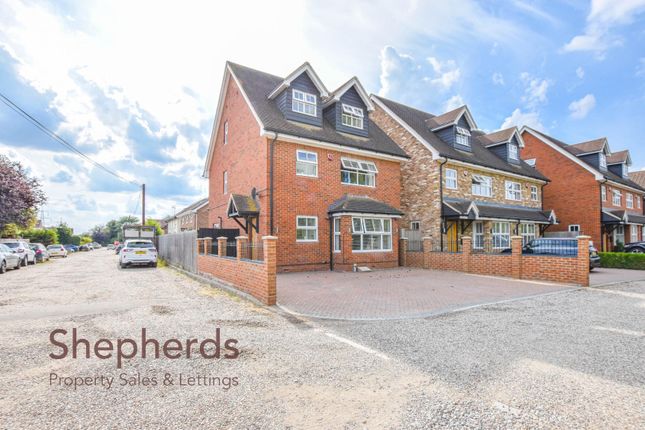 Thumbnail Detached house for sale in Picardy Close, Dobbs Weir, Hoddesdon
