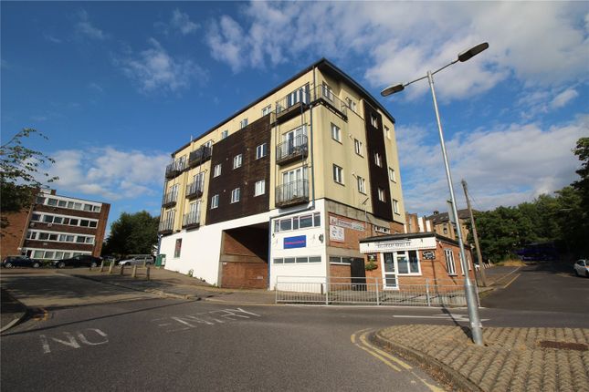 Flat to rent in Radford House, Radford House