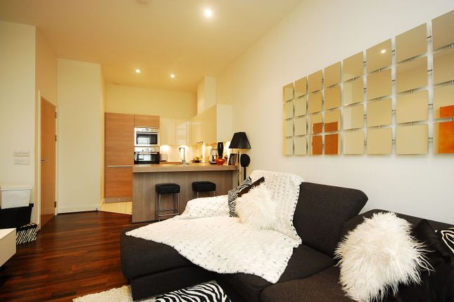 Bromyard Avenue, East Acton photo 3