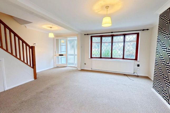57 Kenilworth Gardens, Gillingham photo 4