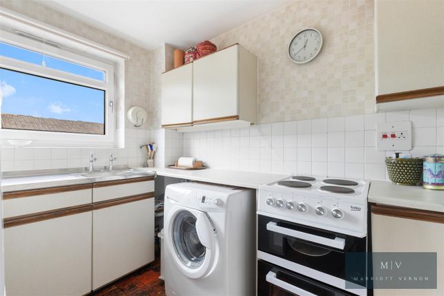 9, Cotelands, Croydon photo 4