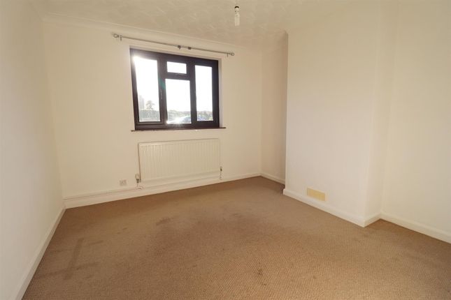 1, Vicarage Avenue, Witham photo 4