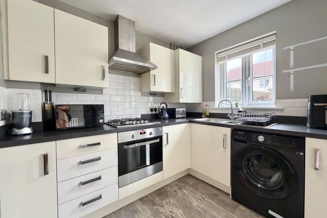 5, Thatch Close, Leeds photo 3
