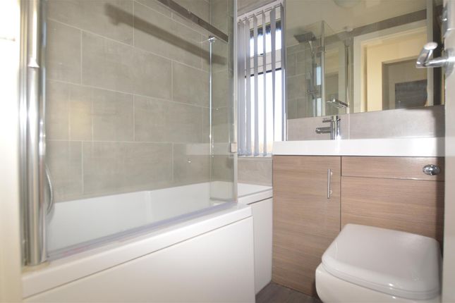 4, Shirley Square, Cleckheaton photo 4