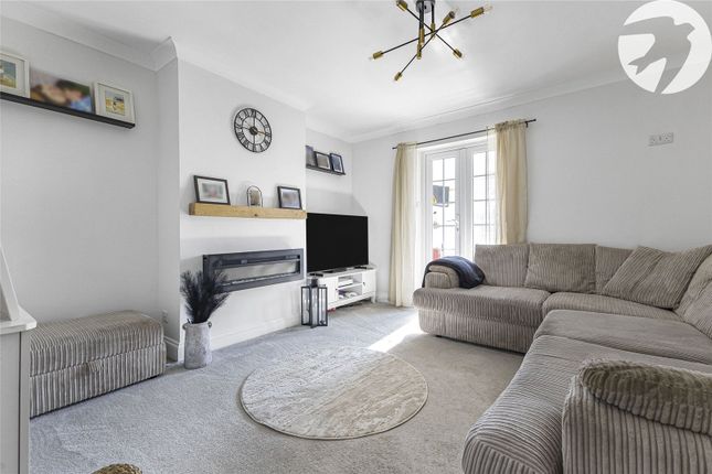 3, Rookery Crescent, Rochester photo 4