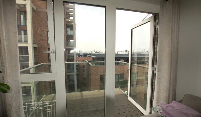 Flat for sale in Chamberlain Court, London