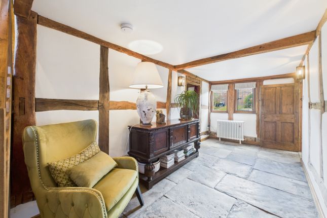 Cam01791G0-Pr0189-Still020