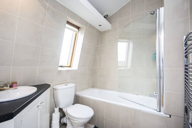 Flat for sale in Clarence Place, Clapton, London
