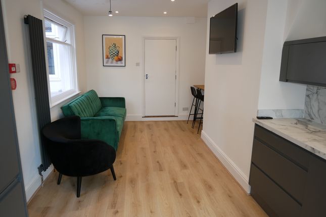 Room to rent in Magdalen Road, Exeter