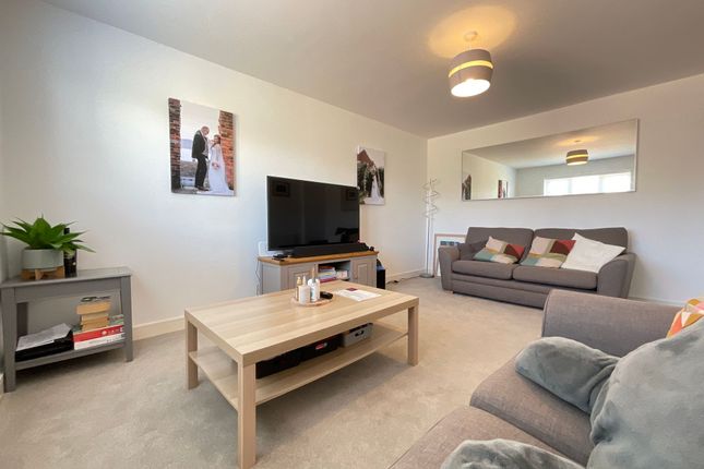 3 Fox Way, Scarborough photo 2