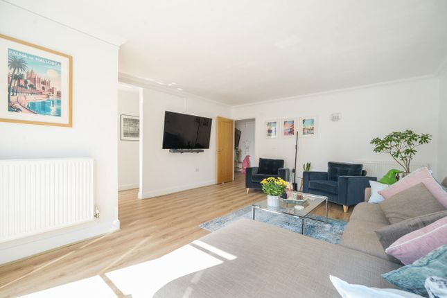 61, Warnes, Worthing photo 3