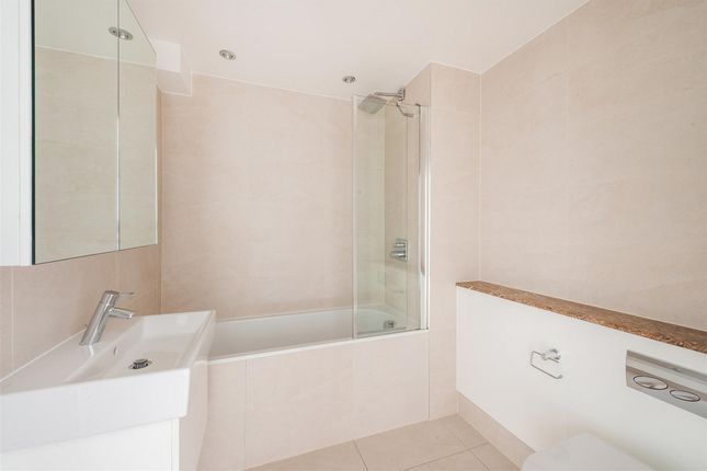 Flat for sale in Faraday Road, London