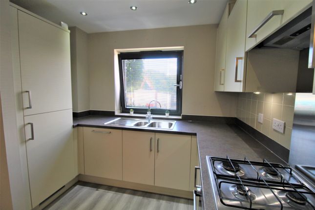 Flat to rent in King Edwards Court, Walnut Tree Close, Guildford