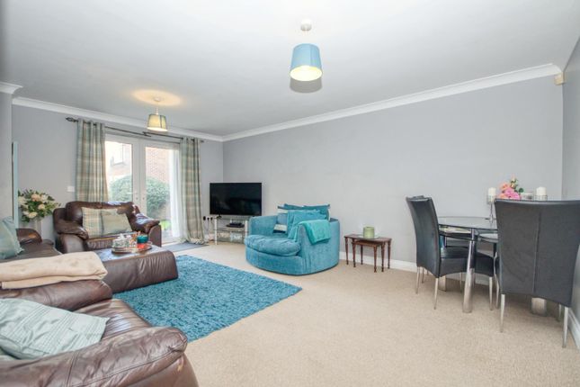 7, Rosemount Court, Southampton photo 2