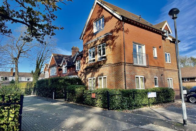 Flat for sale in Ifield Green, Ifield, Crawley