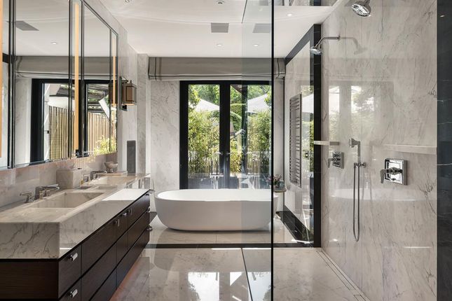 Principal Bathroom