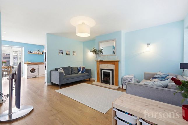 13 Heather Close, Brentwood photo 2