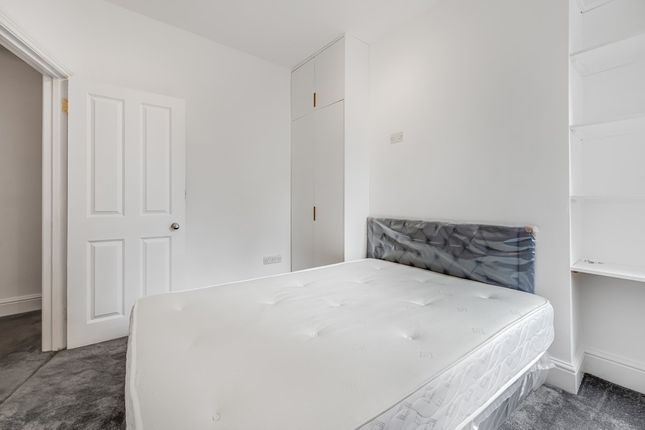Ground Floor Flat, 26, Gastein Road, London photo 2