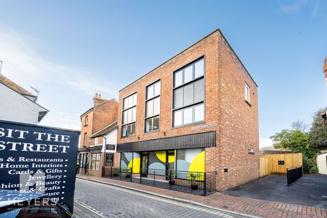 Thumbnail Flat for sale in Town Centre, Ringwood