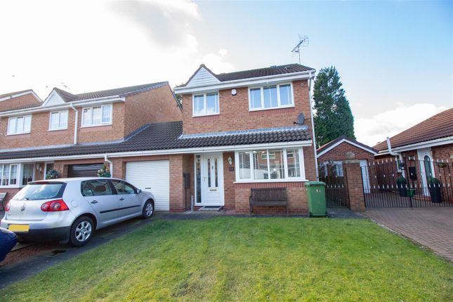 Semi-detached house to rent in Chaucer Close, Gateshead