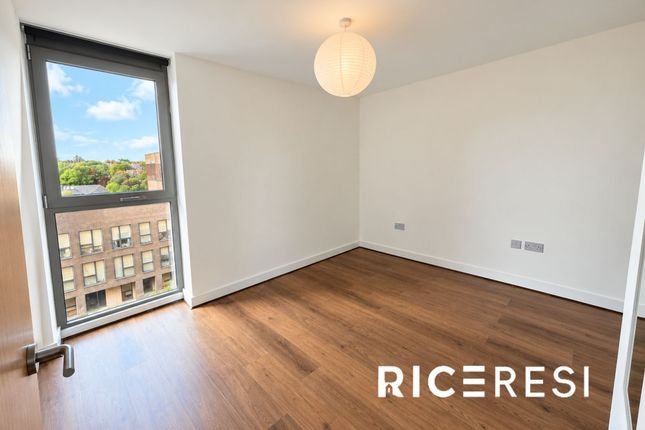 Flat 20, Da Vinci Torre, London photo 3