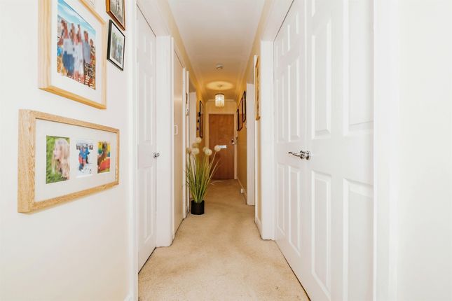 Flat for sale in Beach Green, Shoreham-By-Sea