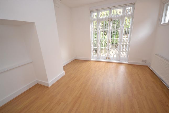 Thumbnail Flat to rent in Cecile Park, Crouch End, London