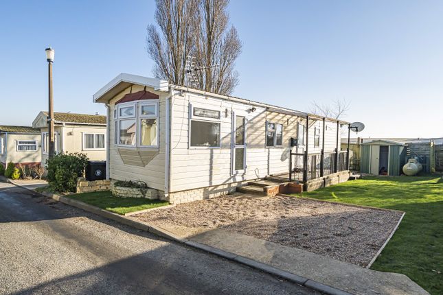 Mobile/park home for sale in Cheveley Park, Grantham, Lincolnshire