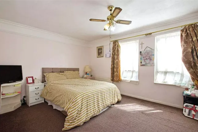 1, St. Edmunds Close, London photo 4