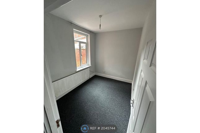 Terraced house to rent in Cheshire Road, Smethwick