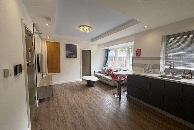 Flat 6 Countrywide House, 28, Wellington Business Park, Crowthorne photo 2