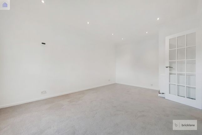 10, Polecroft Lane, London photo 4