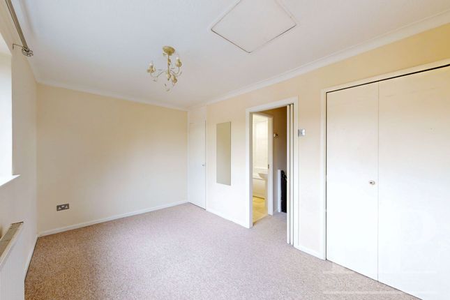 13 Woodcourt, Crawley photo 4