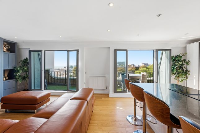 Apartment 20, Warnes, Steyne Gardens, Worthing photo 3