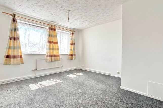 198, Turpin Avenue, Romford photo 4