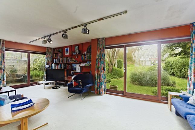5, Crofters Mead, Surrey photo 2