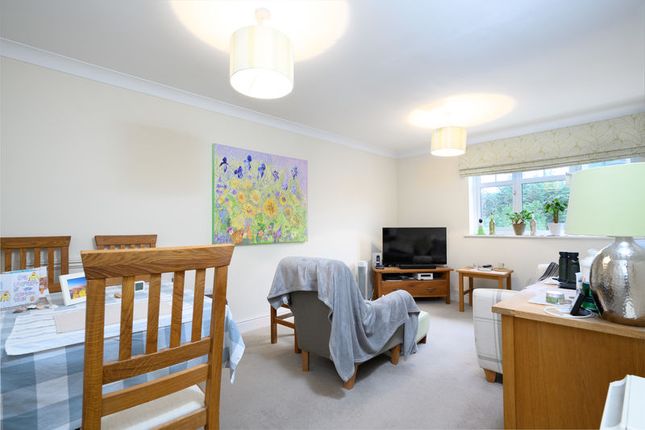 6 Oakdene House, Brighton Road, Addlestone photo 3
