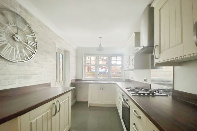 60 Russell Avenue, South Shields, Tyne and Wear photo 2