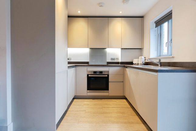 Flat 4/Athlone House, 14 Thomas Barnardo Way, Ilford photo 4