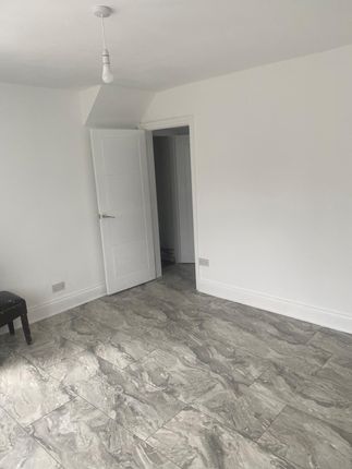 101 , Walker Drive, Bradford photo 3