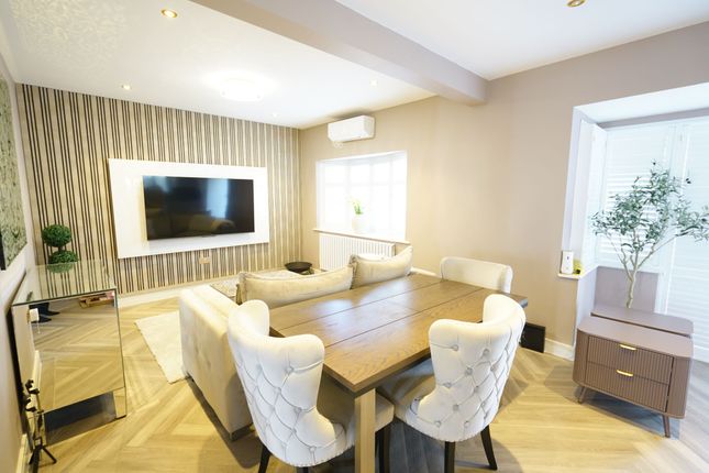 140 Lodge Lane, Grays photo 4
