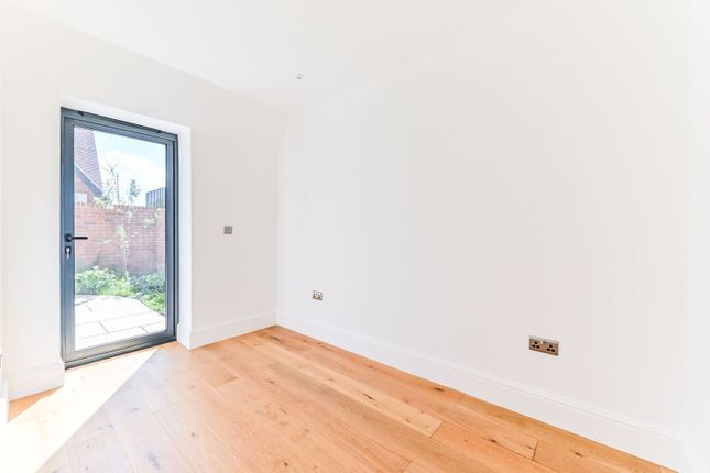 Maplehurst Place, Coulsdon photo 4