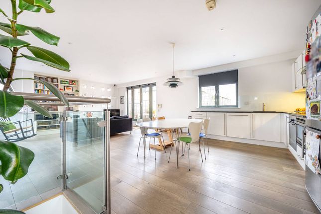 Flat for sale in Disney Place, Borough, London