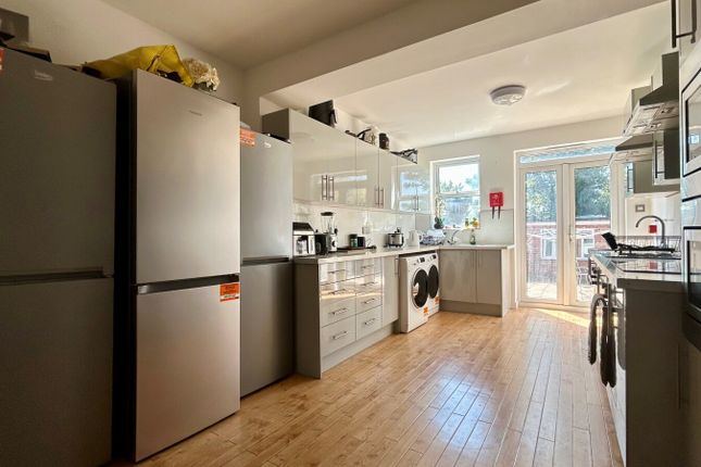 Room 1, 26, Winchester Road, Berkshire photo 2