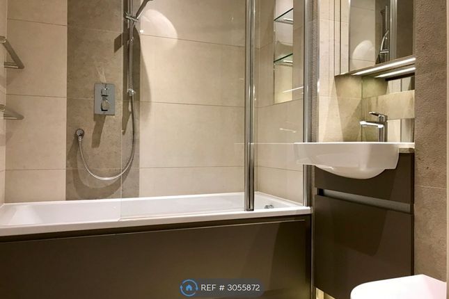 Flat, Hampton Apartments Duke Of Wellington Avenue, London photo 5