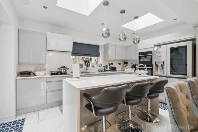 381 Prestwick Road, Watford photo 3